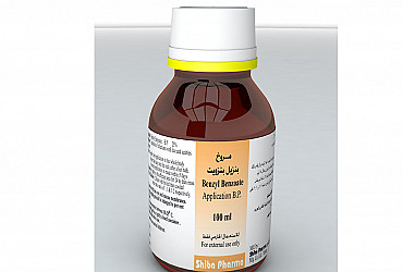 بنزيل بنزوات : <h4>الاسم العلمي</h4>

<p><a href="https://yemenmd.com/drugs/286">بنزيل بنزوات - Benzyl Benzoate</a></p>

<h4>معلومات عن الدواء</h4>

<p>يستخدم بنزيل بنزوات لعلاج تفشي الجرب. وأن يعتقد بنزيل بنزوات يمتصه القمل والعث و يقوم بتدميرها من خلال العمل على الجهاز العصبي الخاص بالقمل و العث.</p>

<h4>شكل الدواء</h4>

<p>LOT 25%</p>

<h4>القسم</h4>

<p>الأمراض الجلدية Dermatology</p>

<h4>الشركة الموزعة</h4>

<p><a href="https://yemenmd.com/dashboard/companies/99">شركة سبأ فارما لصناعة الادوية المحدودة</a></p>

<h4>الشركة المصنعة</h4>

<p>مختبرات ميدفار - Mediphar Laboratories</p>

<h4>الاستخدام</h4>

<p>يستعمل لمعالجة الجرب، قمل الرأس، الجسم ومنطقة العانة.</p>

<h4>الموانع</h4>

<p>فرط الحساسية المعروف لبنزيل بنزوات.</p>

<h4>المحاذير</h4>

<p>يجب عدم استعمال البنزيل بنزوات على الجلد الملتهب أو المتشقق.</p>

<p>يجب تجنب ملامسته للعينين أو الأغشية المخاطية .</p>

<p>يوضع على الشعر النظيف و الجاف. و يبقى البينزيل بنزوات مدة 24 ساعة ثم يتم غسله بالشامبو و الماء.</p>

<p>الاستعمال في الحمل: لا توجد دراسات كافية حول أمان استخدام البنزيل بنزوات أثناء الحمل ، يستخدم بحذر.</p>

<p>الرضاعة : غير معروف إن كان يفرز في حليب الأم ، يستخدم بحذر.</p>

<h4>التأثيرات الجانبية</h4>

<p>تهيج الجلد والإحساس بالحرق أو اللسعة ، الإحمرار و جفاف الجلد شائع.</p>

<p>تجاوز الجرعة: قد يكون لغسل المعدة فائدة إذا أجري خلال ساعات قليلة من تناوله بشكل عارض. إذا حصلت اختلاجات يجب معالجتها بإعطاء الديازيبام في الوريد ,أو تكون المعالجة داعمة.</p>

<p>&nbsp;</p> - BENZYL BENZOATE : 